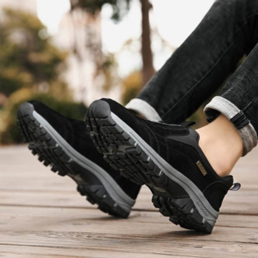 Durable Outdoor Safety Shoes with Reinforced Toes